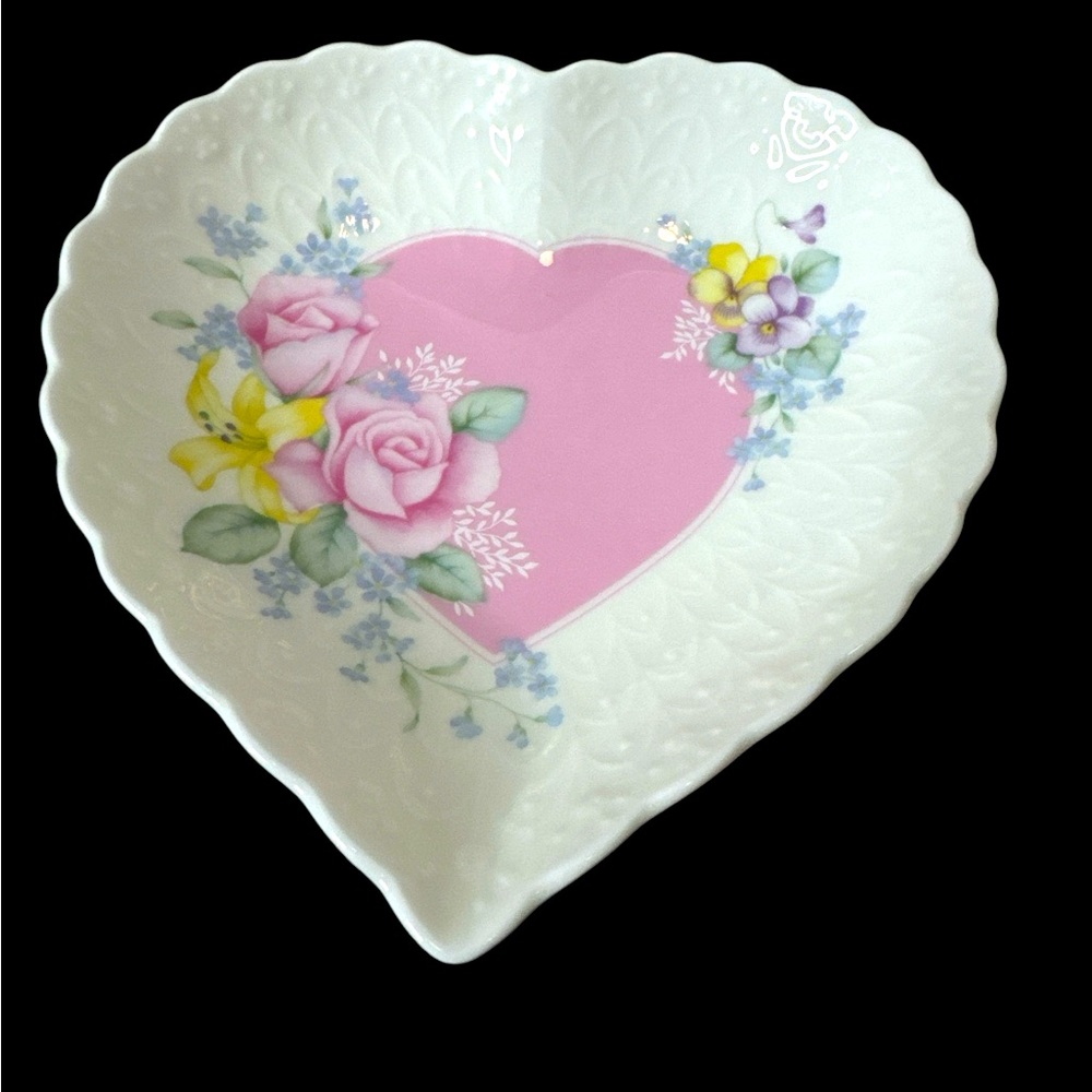 Mikasa Japan “From My Heart” Porcelain Heart Shaped Trinket Dish. (2-J)